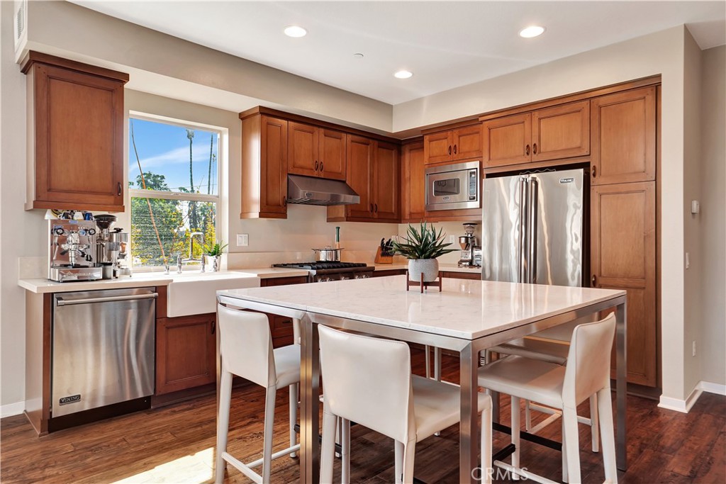 1508 W Artesia H