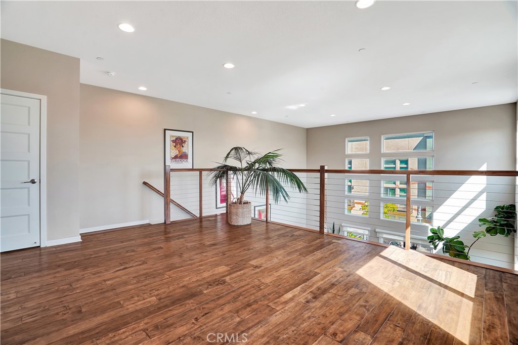 1508 W Artesia H