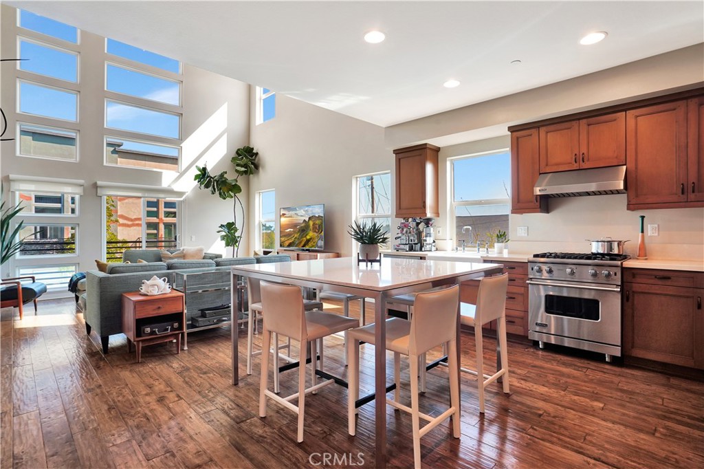 1508 W Artesia H