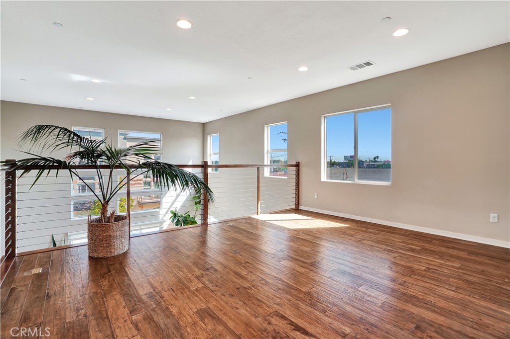1508 W Artesia H