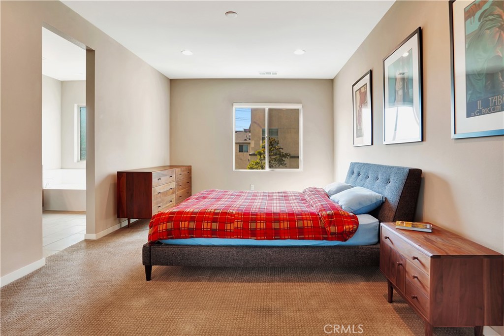 1508 W Artesia H
