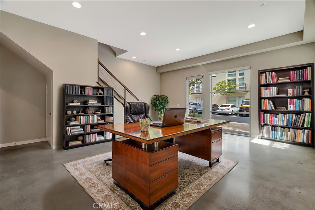1508 W Artesia H