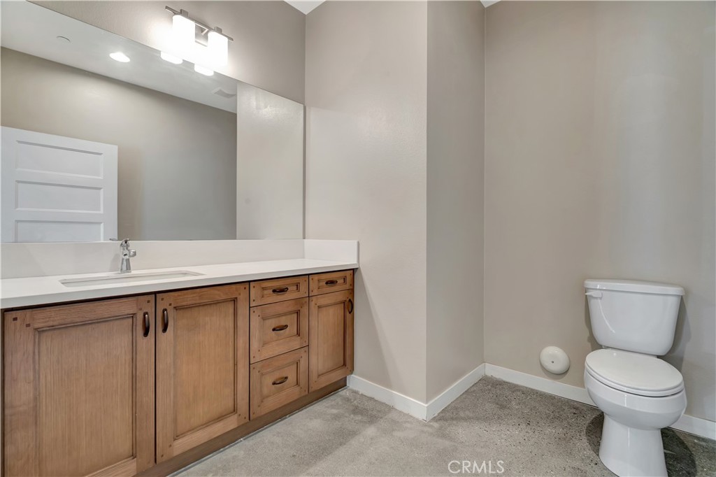 1508 W Artesia H