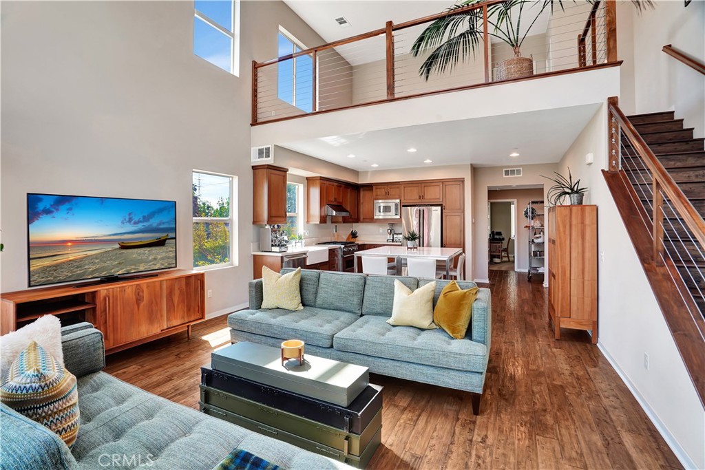 1508 W Artesia H