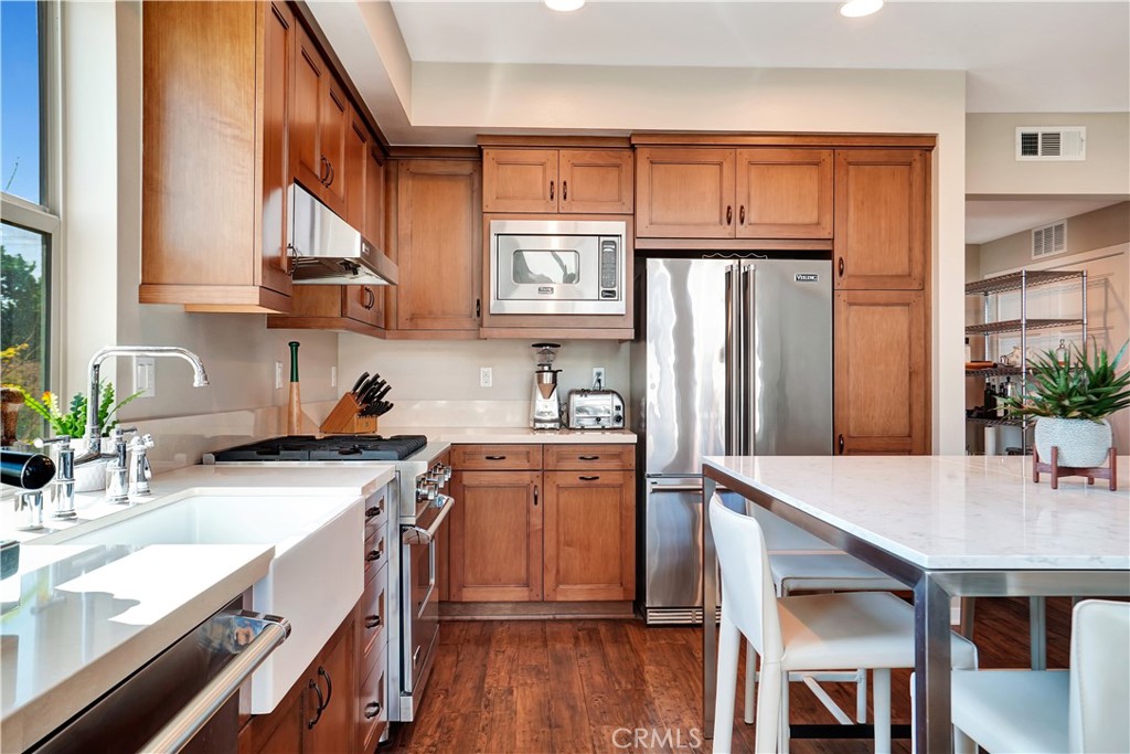 1508 W Artesia H