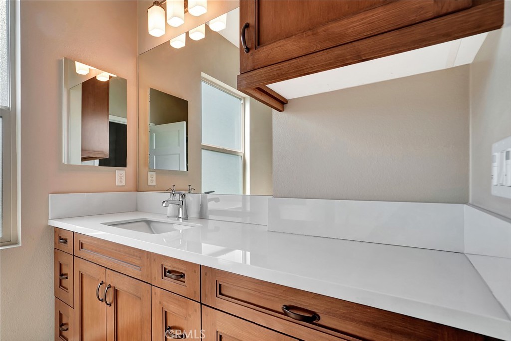 1508 W Artesia H