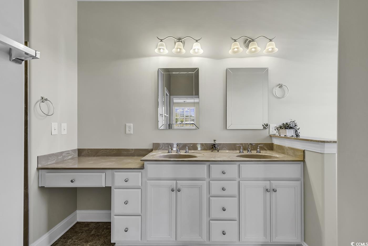 217 Southern Breezes Circle