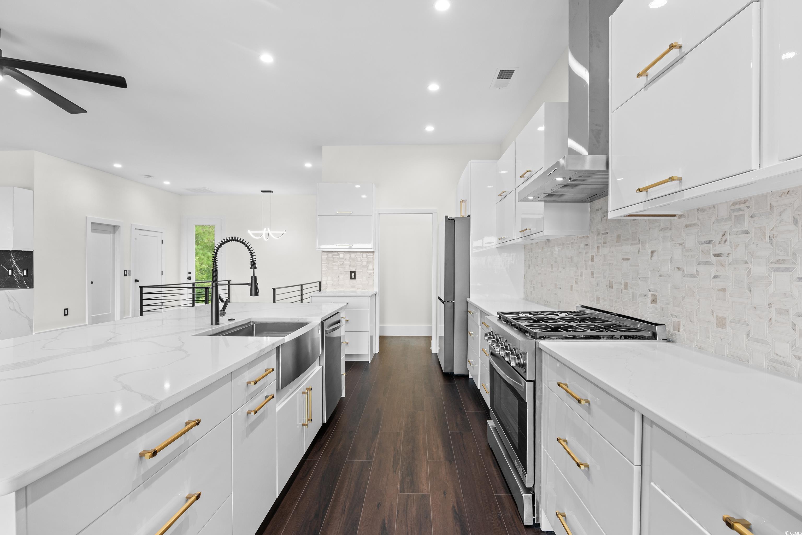 42 Enclave Pl.