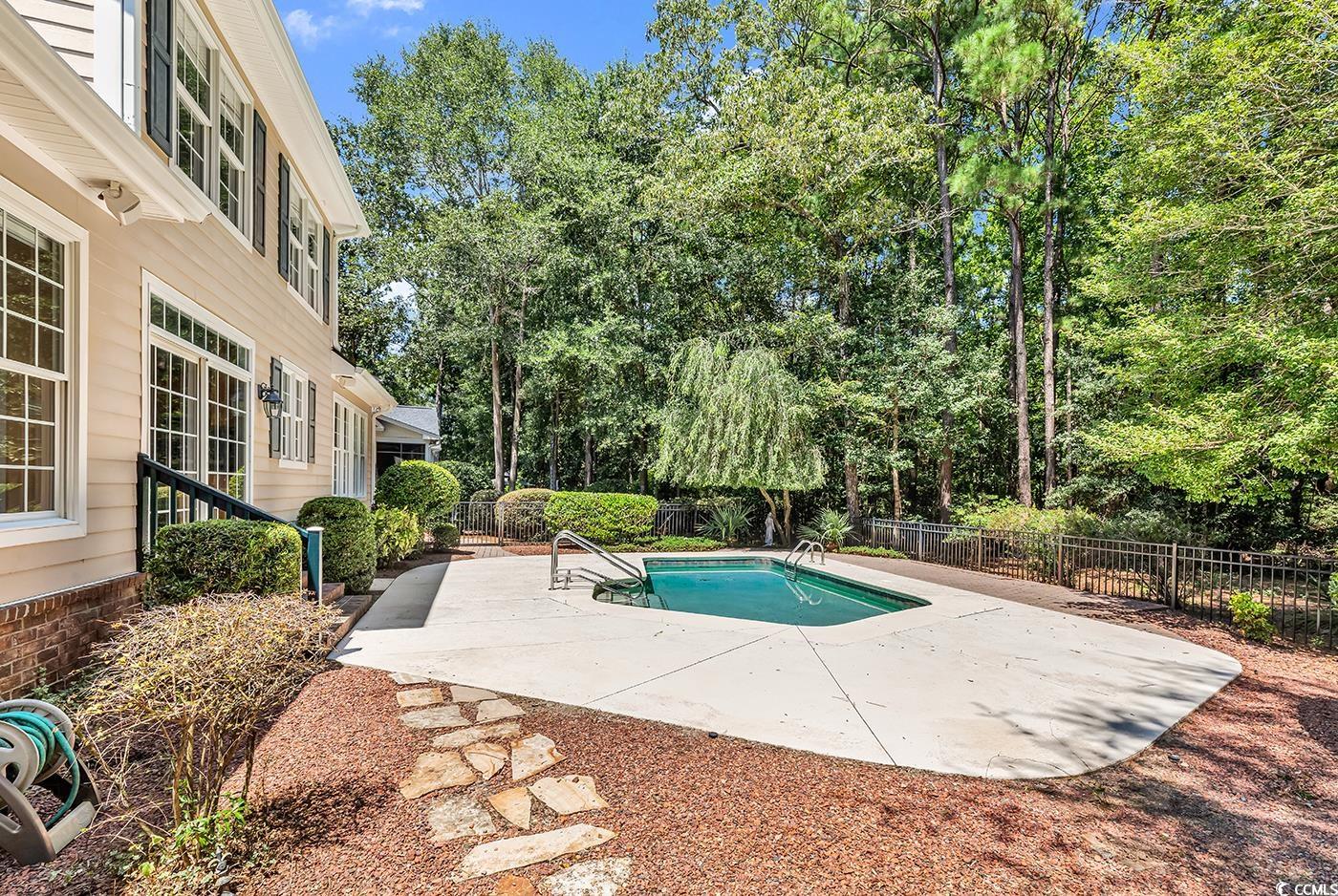 94 Hunter Oak Ct.