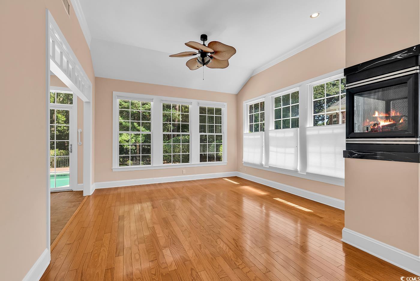 94 Hunter Oak Ct.