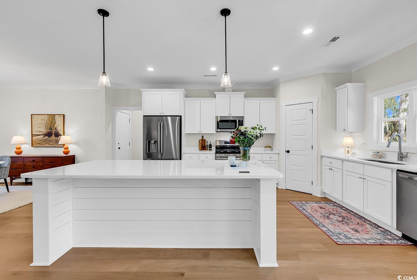 1521 Hawthorn Dr.