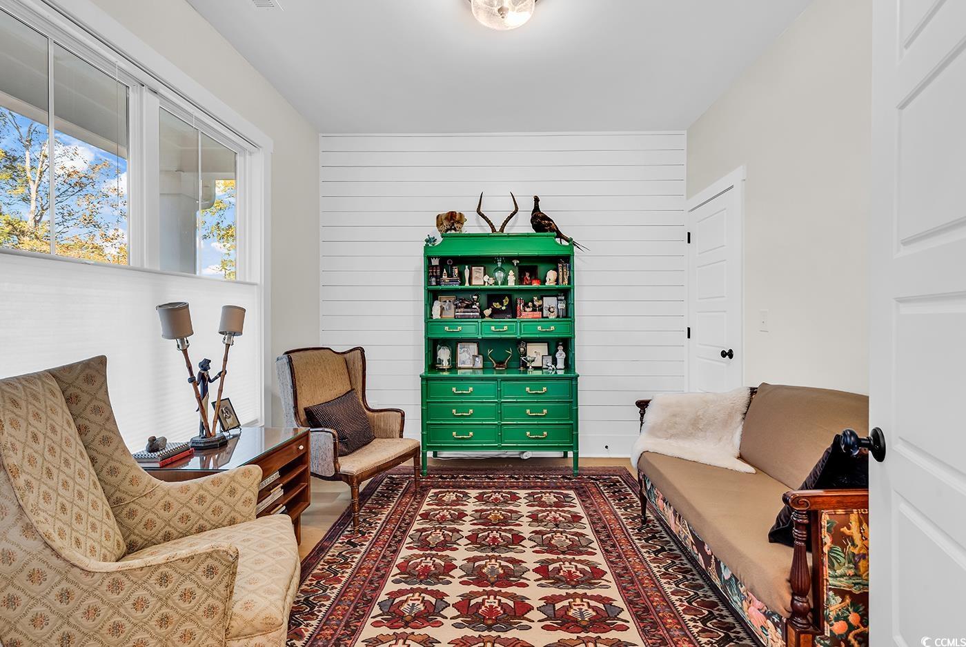1521 Hawthorn Dr.