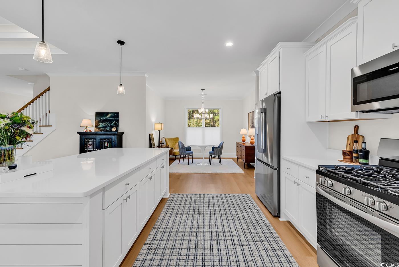 1521 Hawthorn Dr.