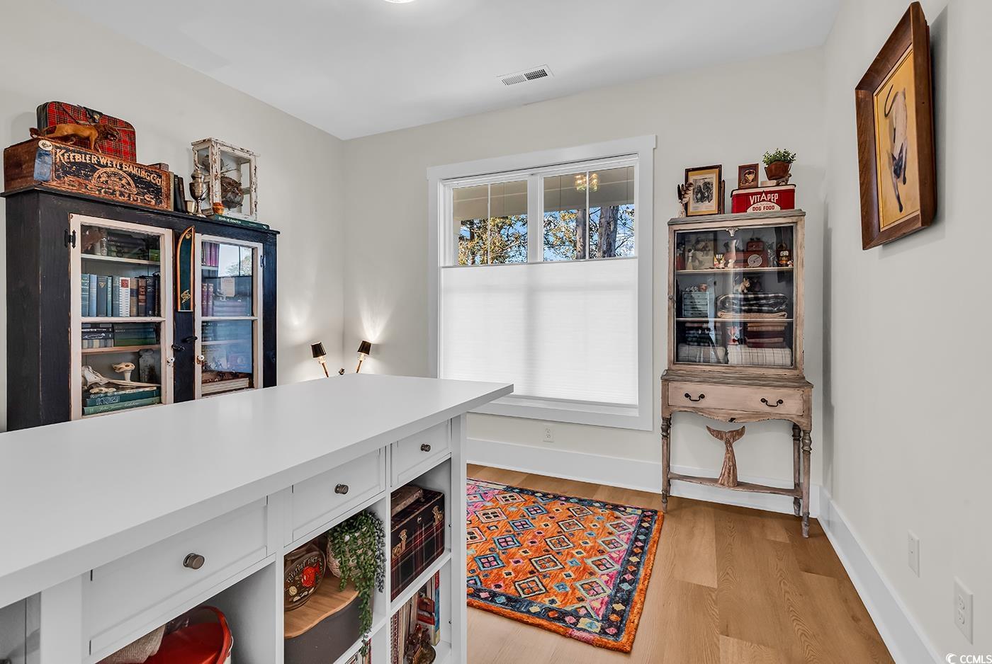 1521 Hawthorn Dr.