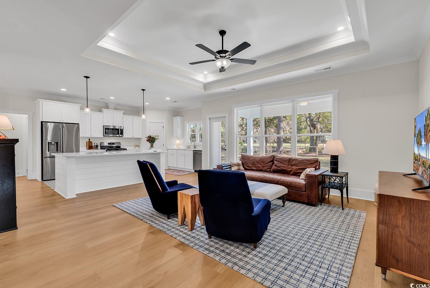 1521 Hawthorn Dr.