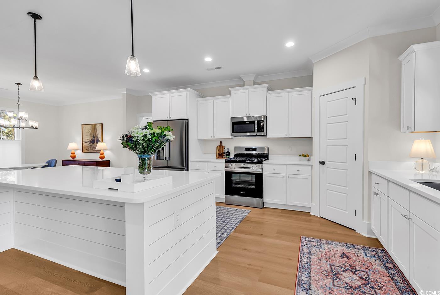 1521 Hawthorn Dr.