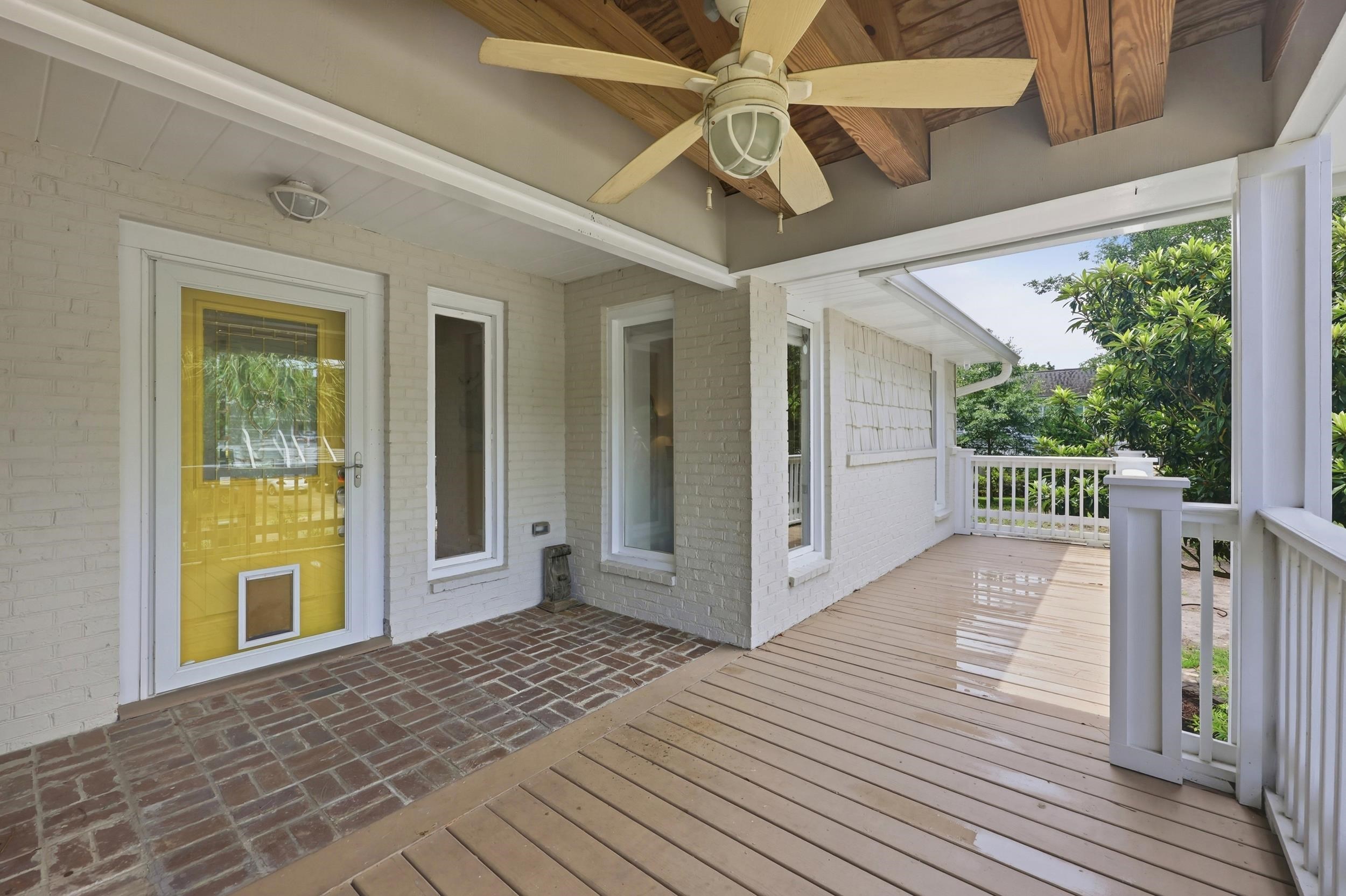 366 Lakeshore Dr.