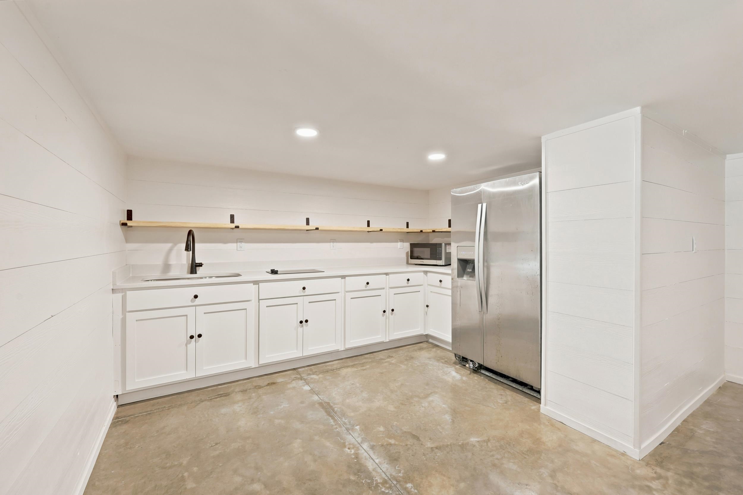 366 Lakeshore Dr.
