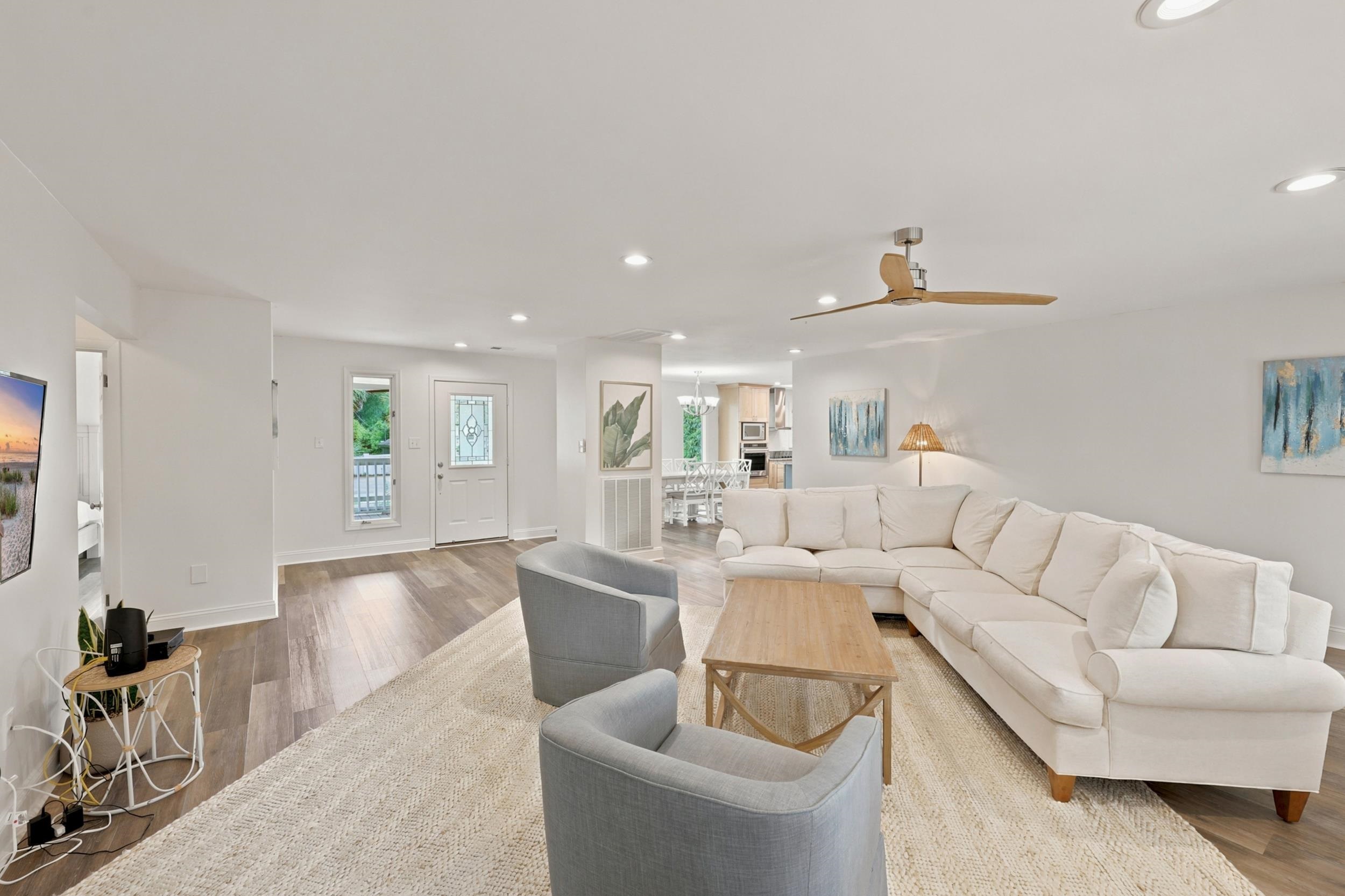 366 Lakeshore Dr.
