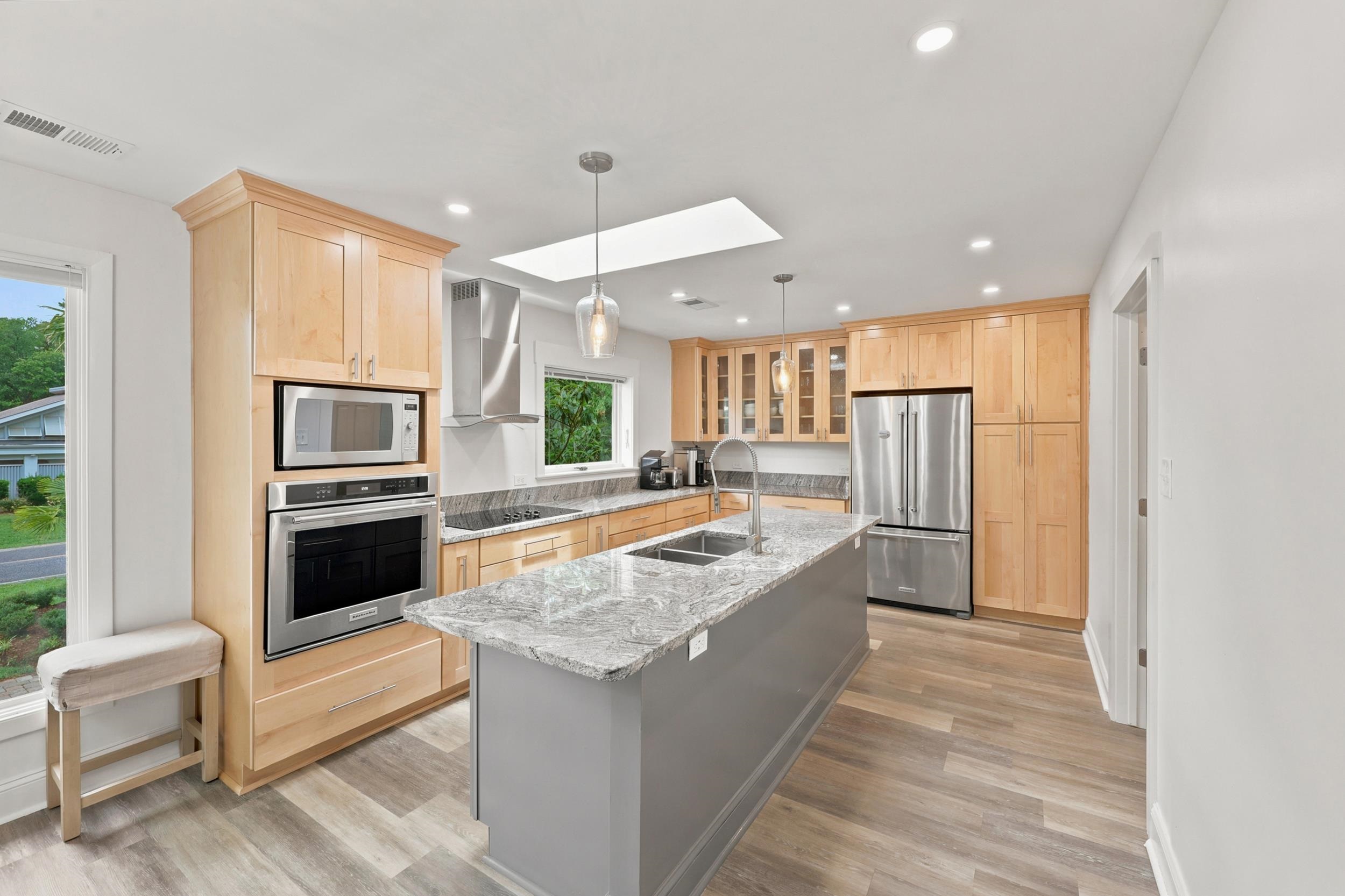 366 Lakeshore Dr.