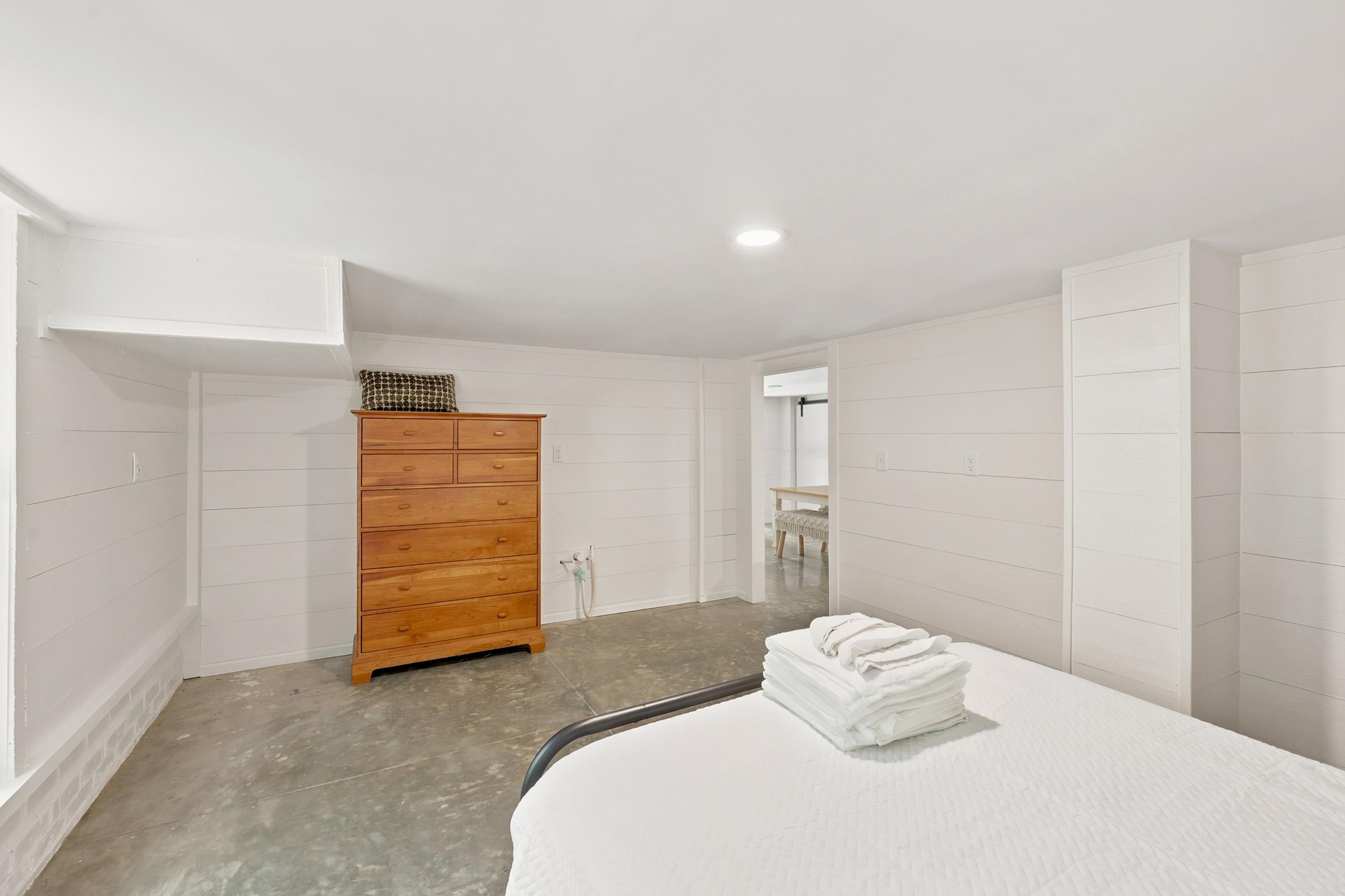 366 Lakeshore Dr.