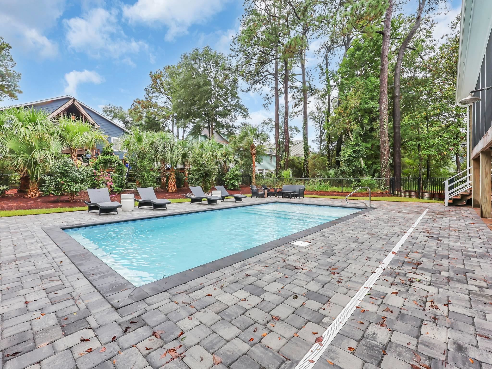 366 Lakeshore Dr.
