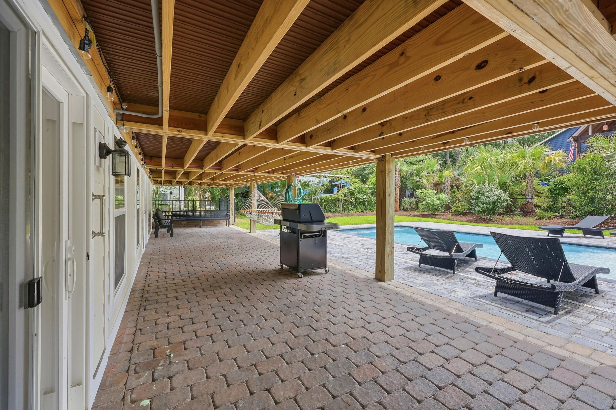 366 Lakeshore Dr.