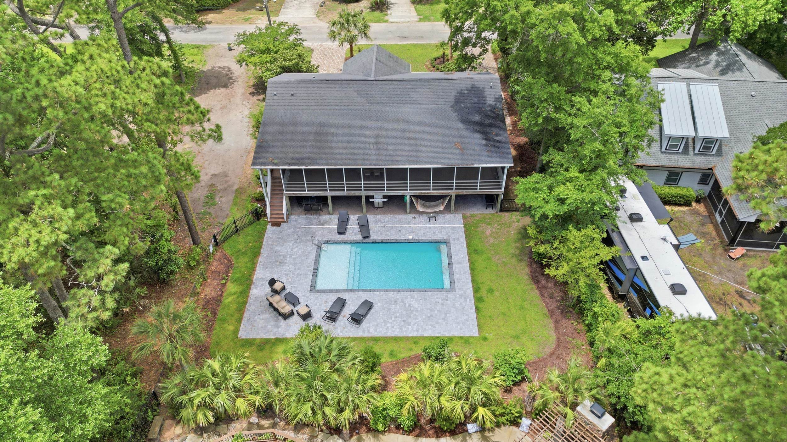 366 Lakeshore Dr.