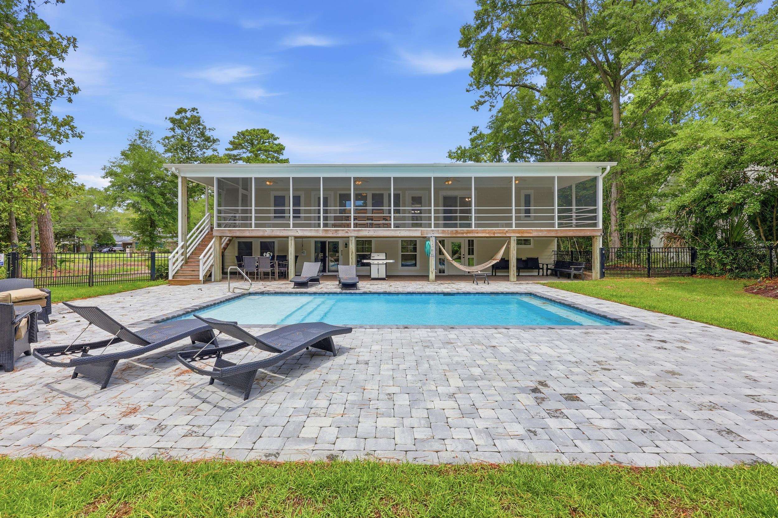 366 Lakeshore Dr.