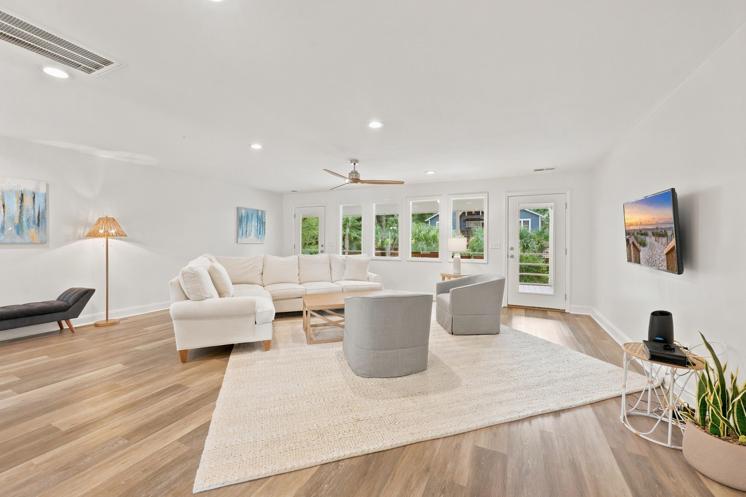 366 Lakeshore Dr.
