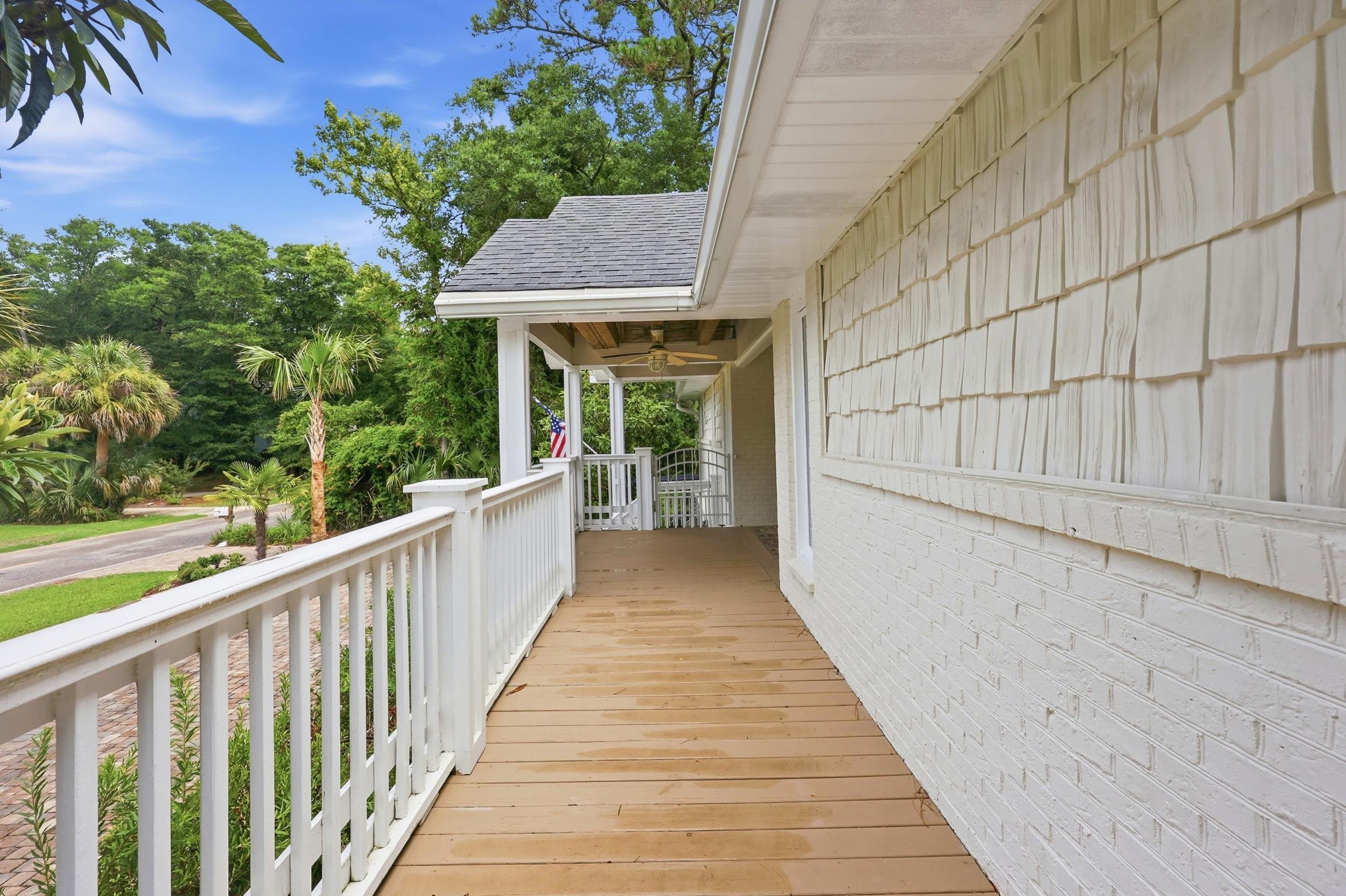 366 Lakeshore Dr.