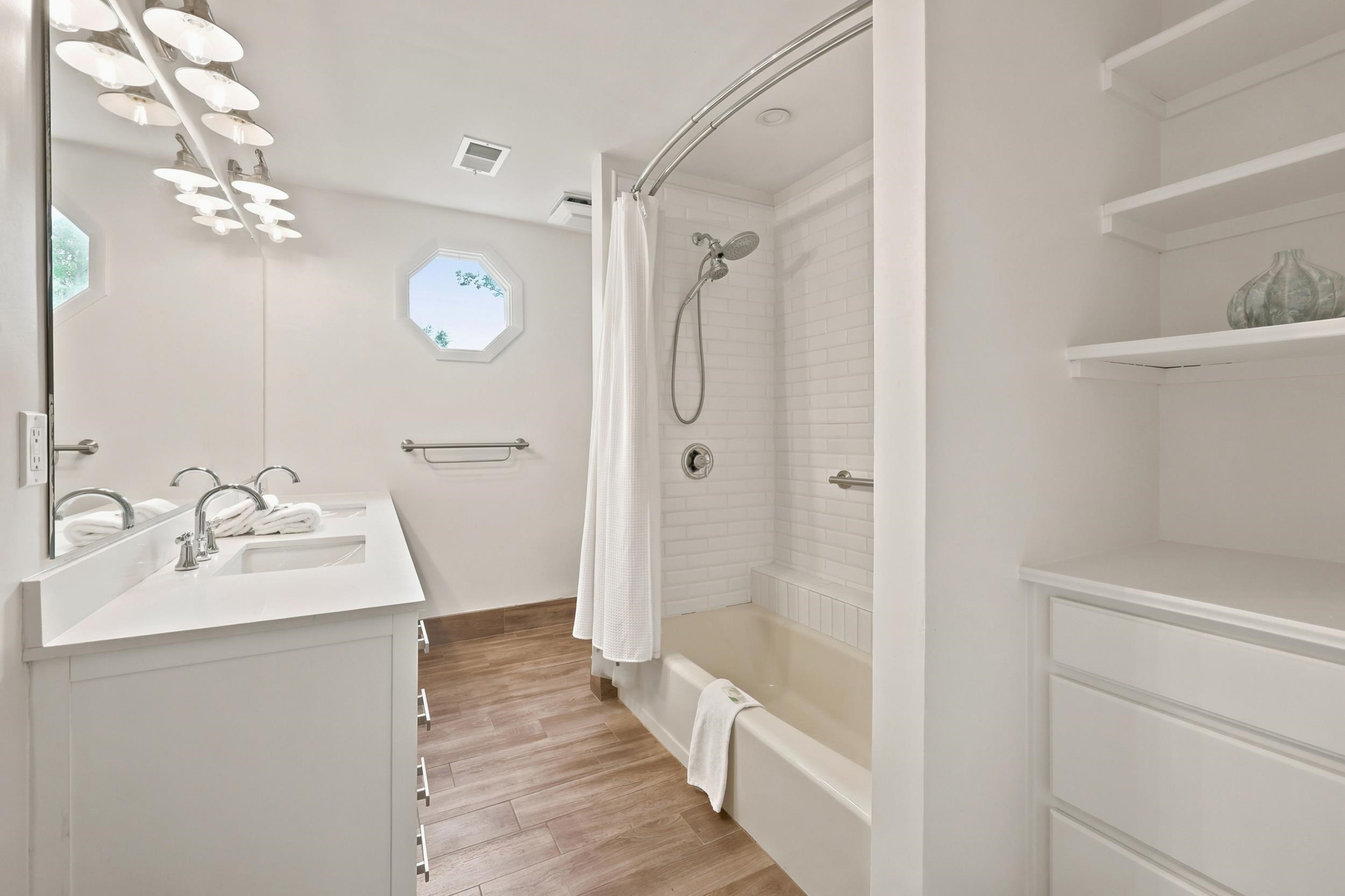 366 Lakeshore Dr.