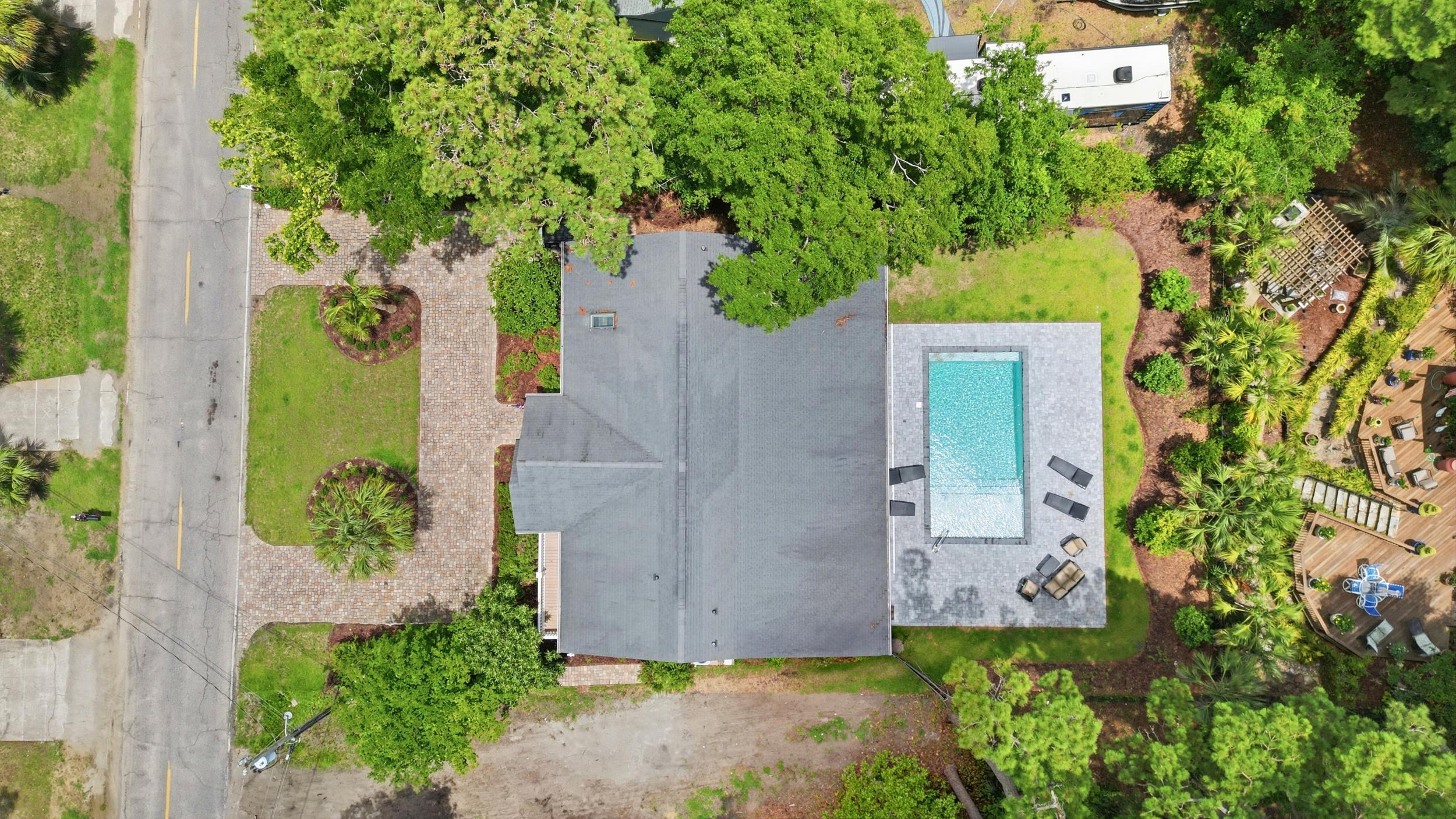 366 Lakeshore Dr.