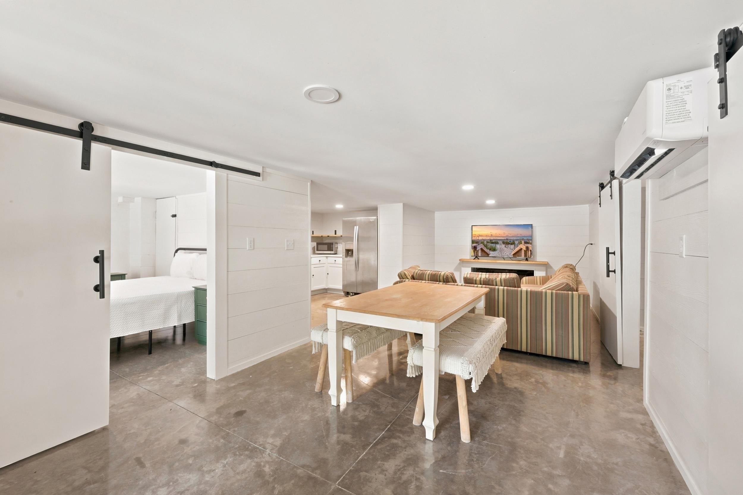 366 Lakeshore Dr.