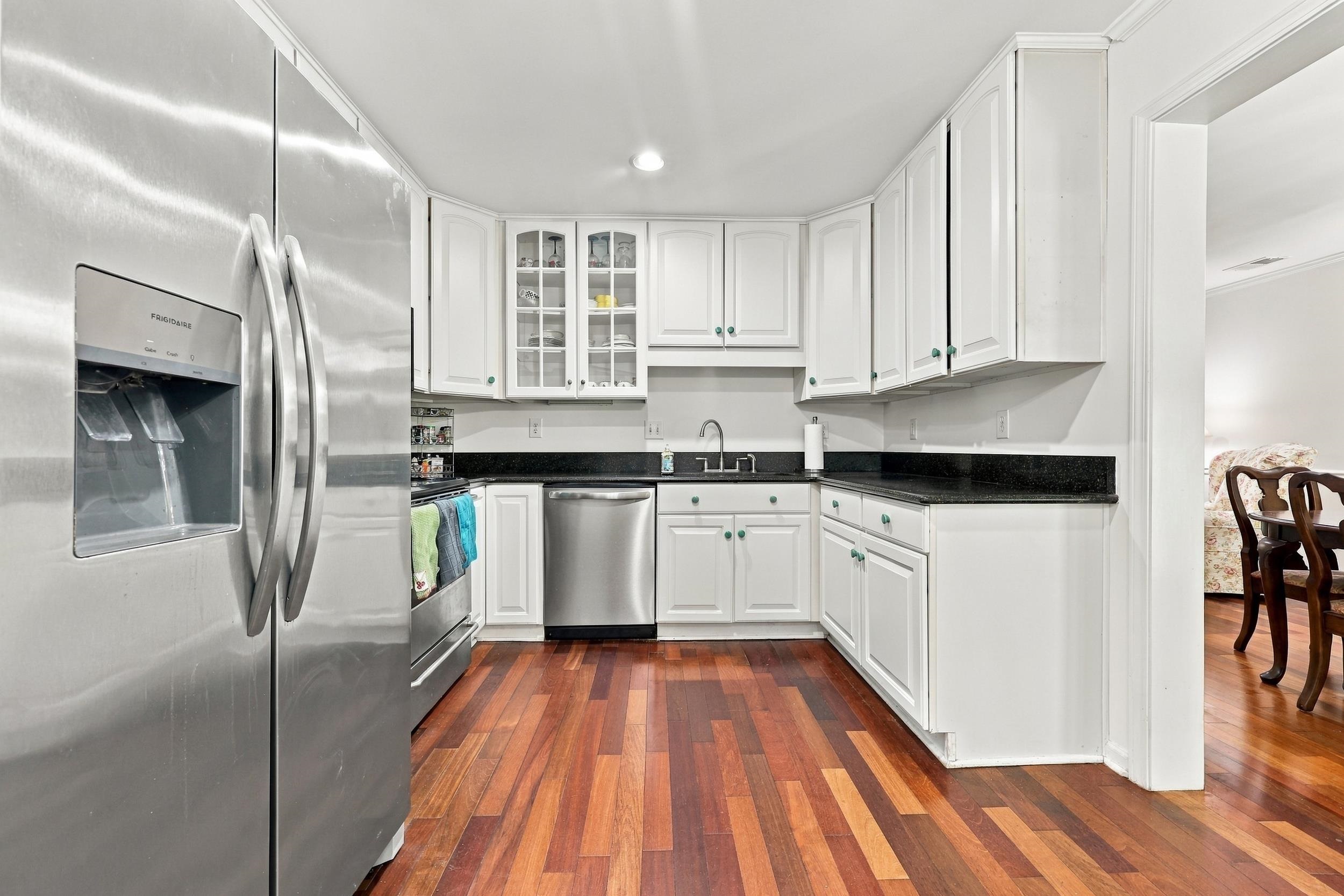 587 Hawthorn Dr.