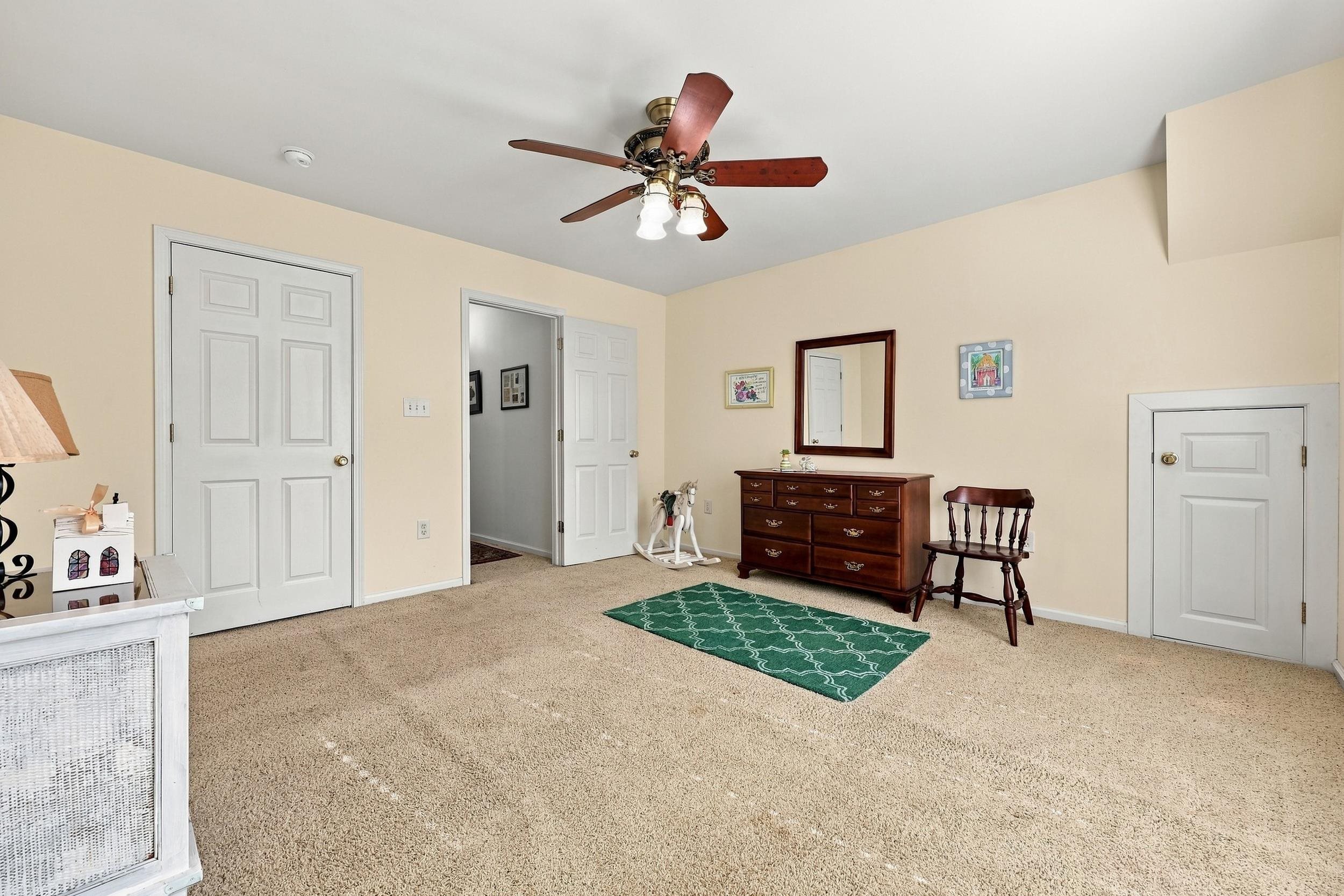 587 Hawthorn Dr.
