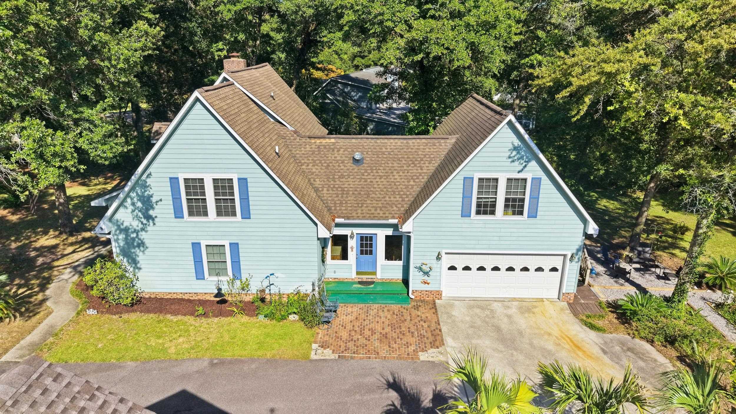 587 Hawthorn Dr.