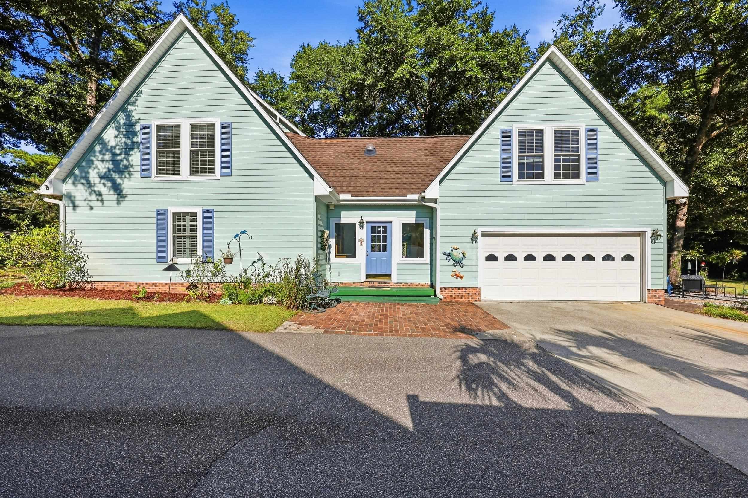 587 Hawthorn Dr.
