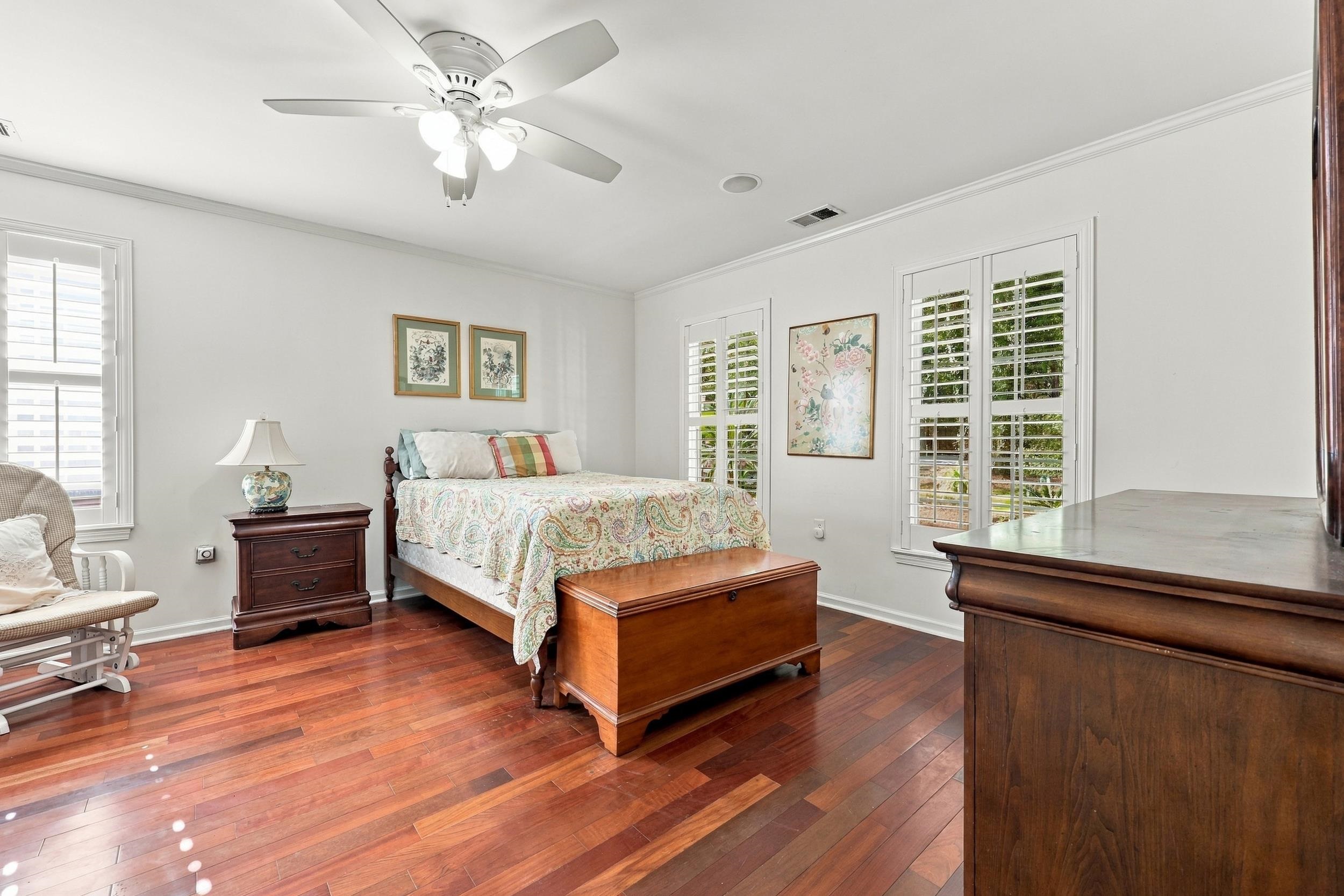 587 Hawthorn Dr.
