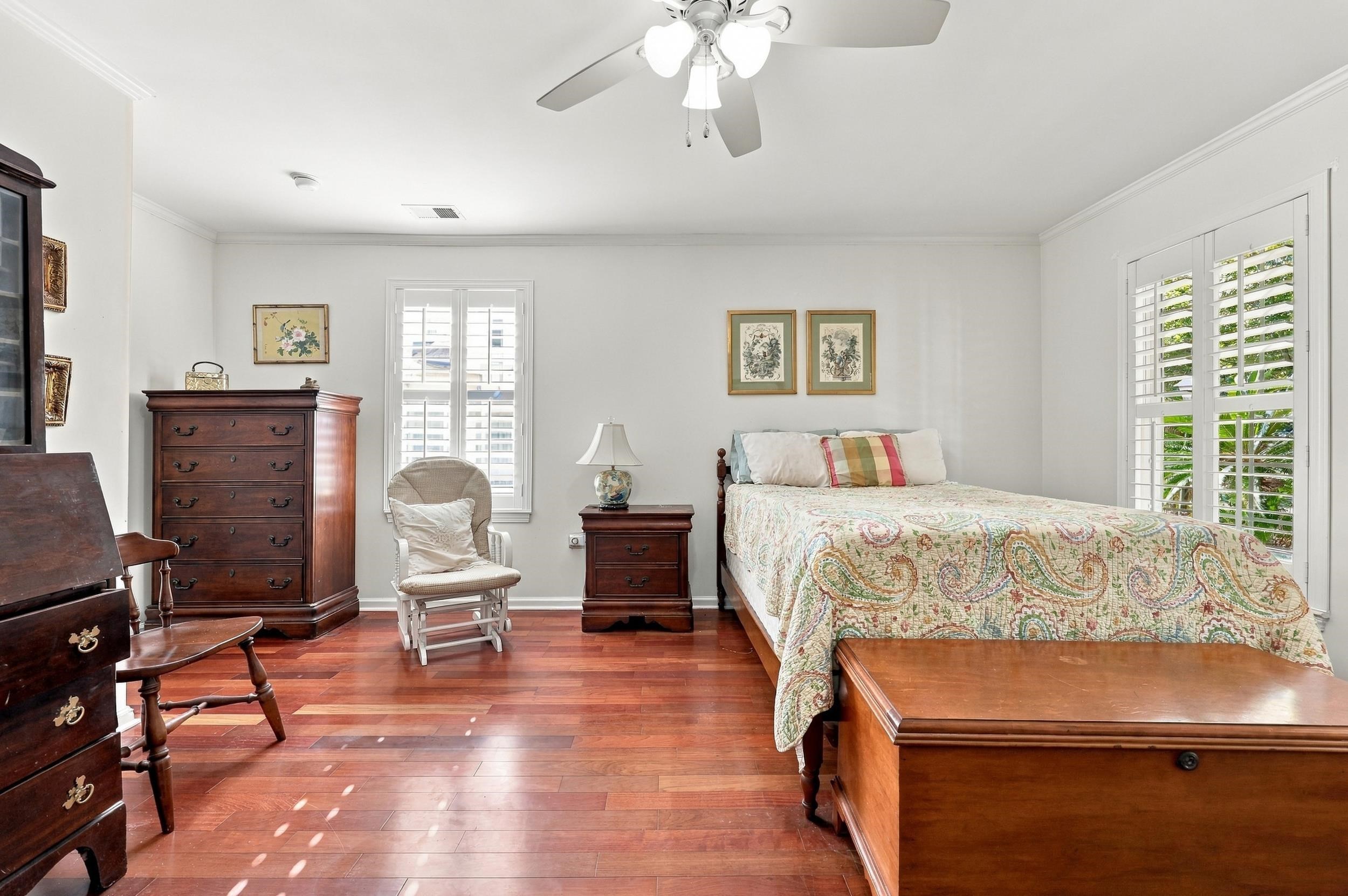 587 Hawthorn Dr.