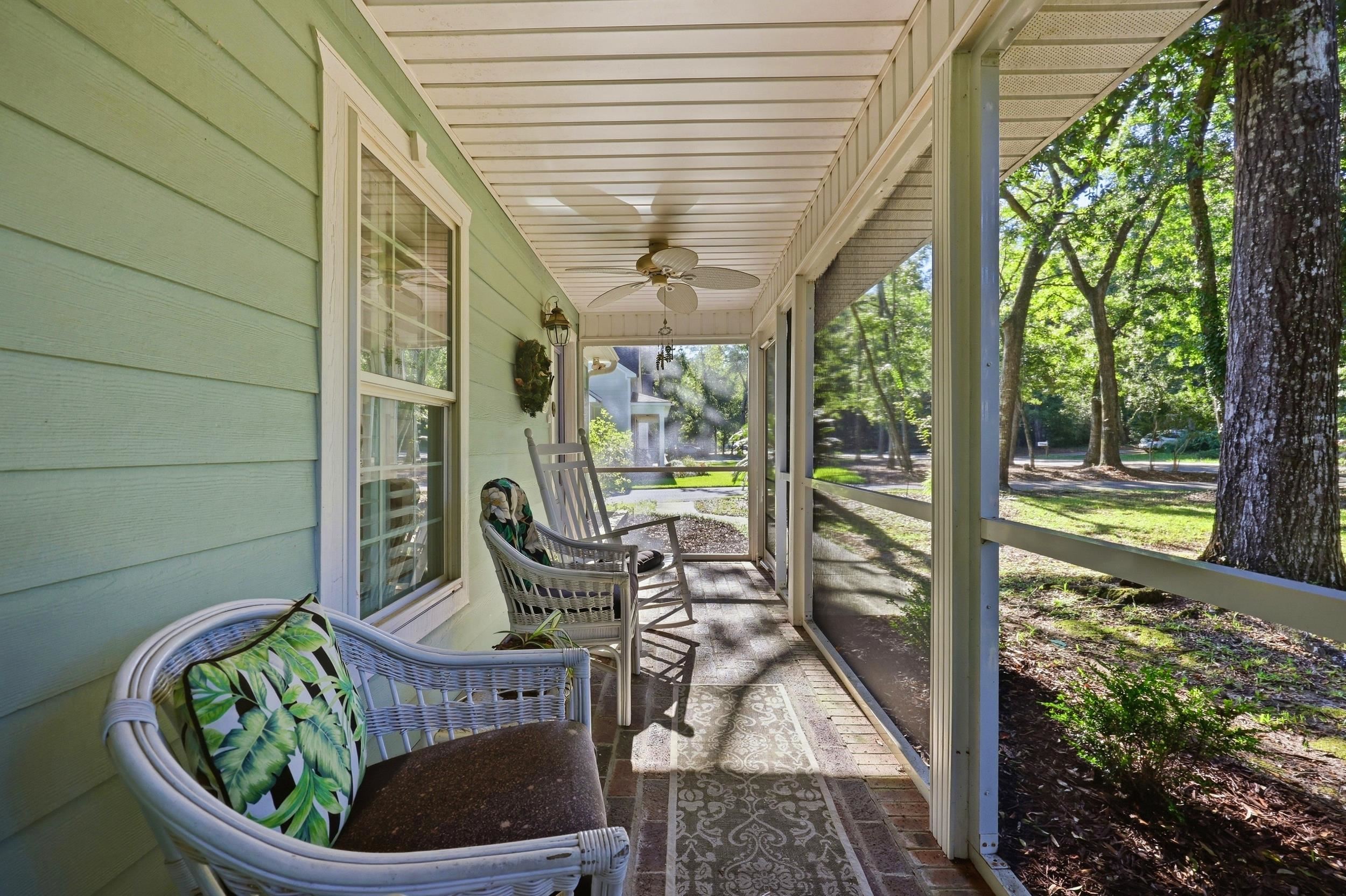 587 Hawthorn Dr.