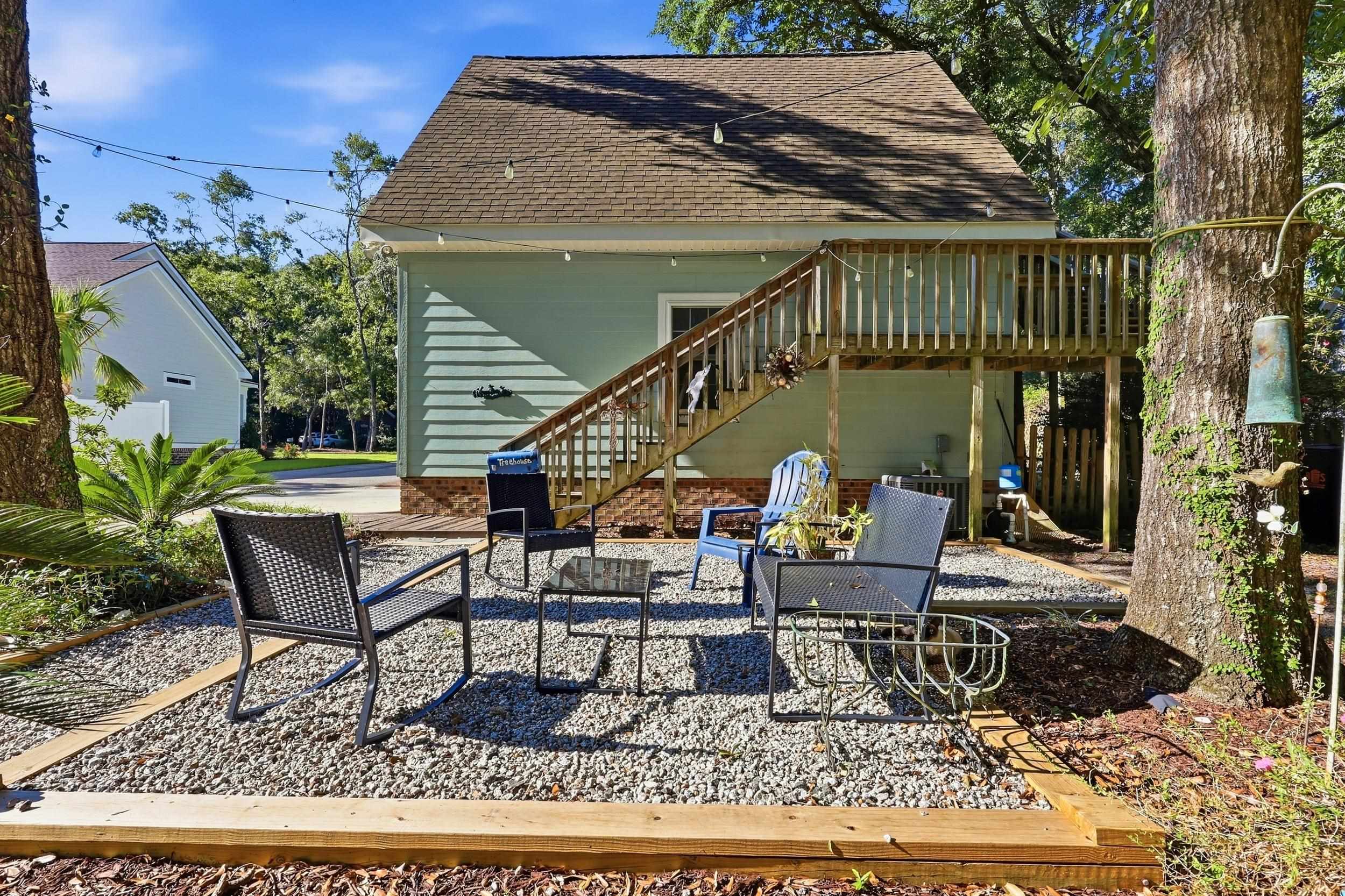 587 Hawthorn Dr.