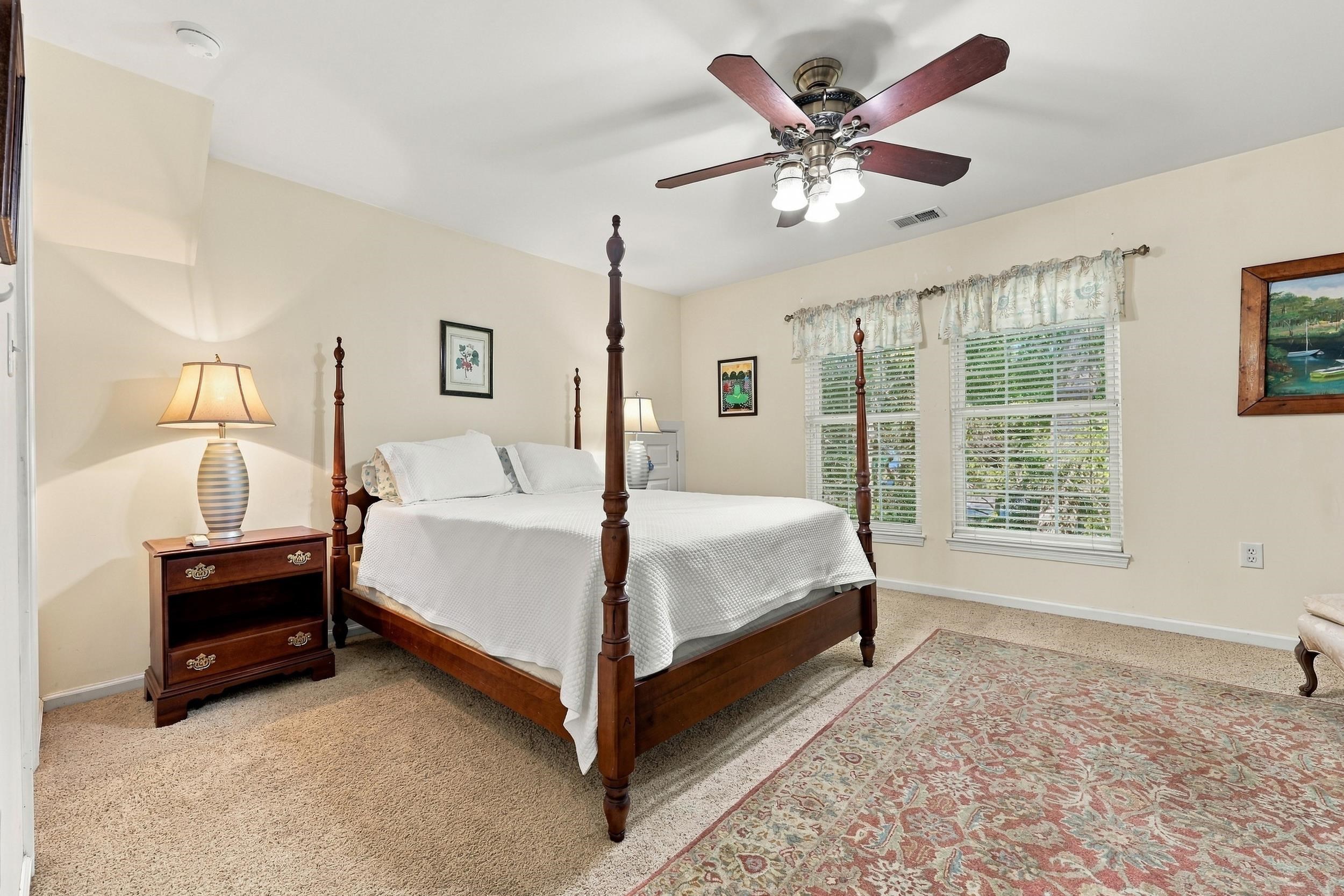 587 Hawthorn Dr.