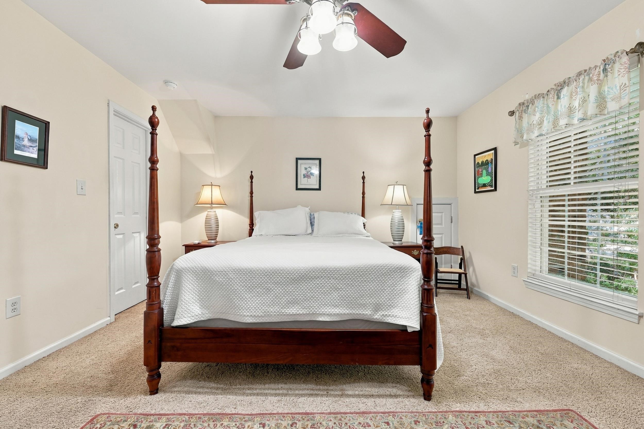 587 Hawthorn Dr.