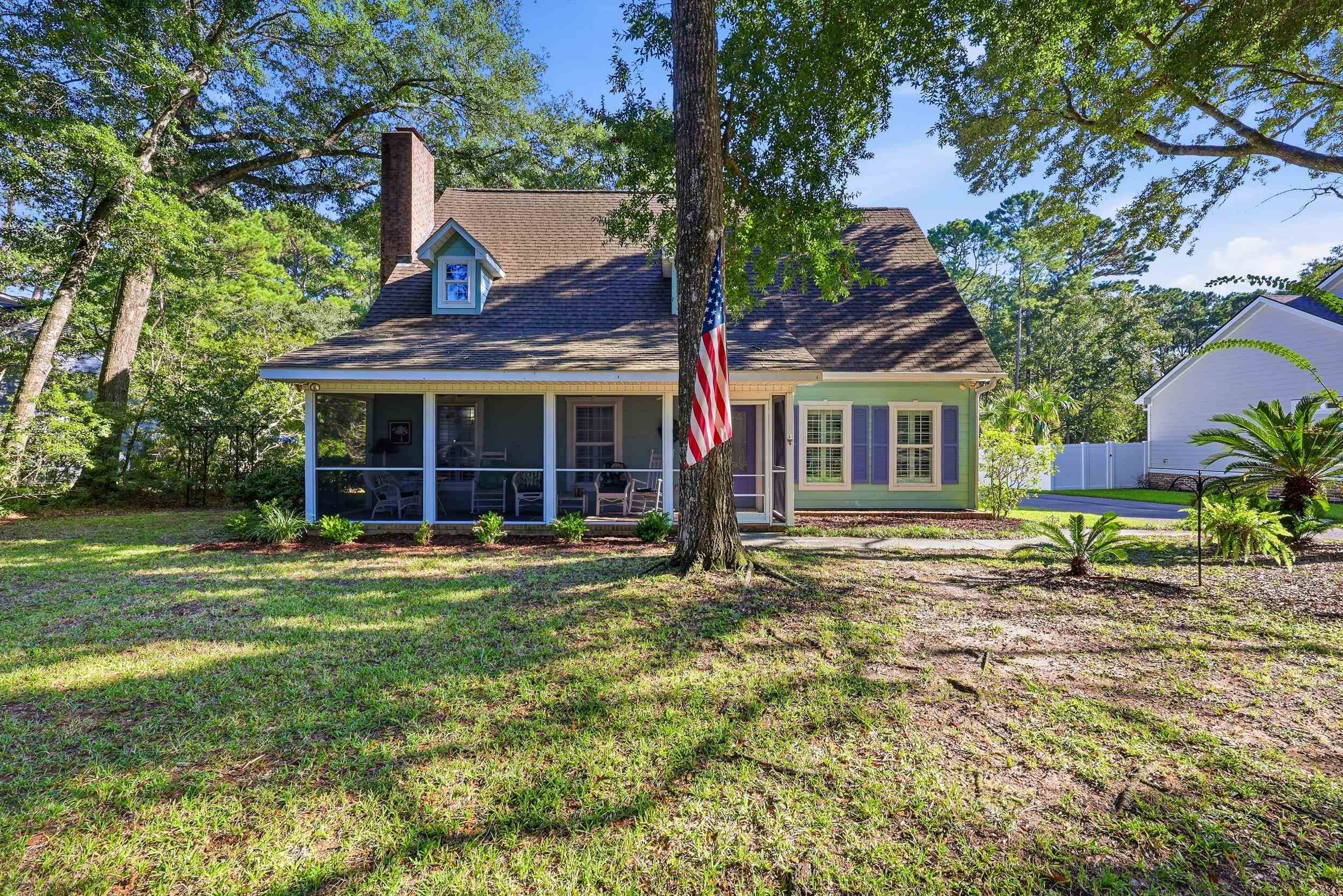 587 Hawthorn Dr.
