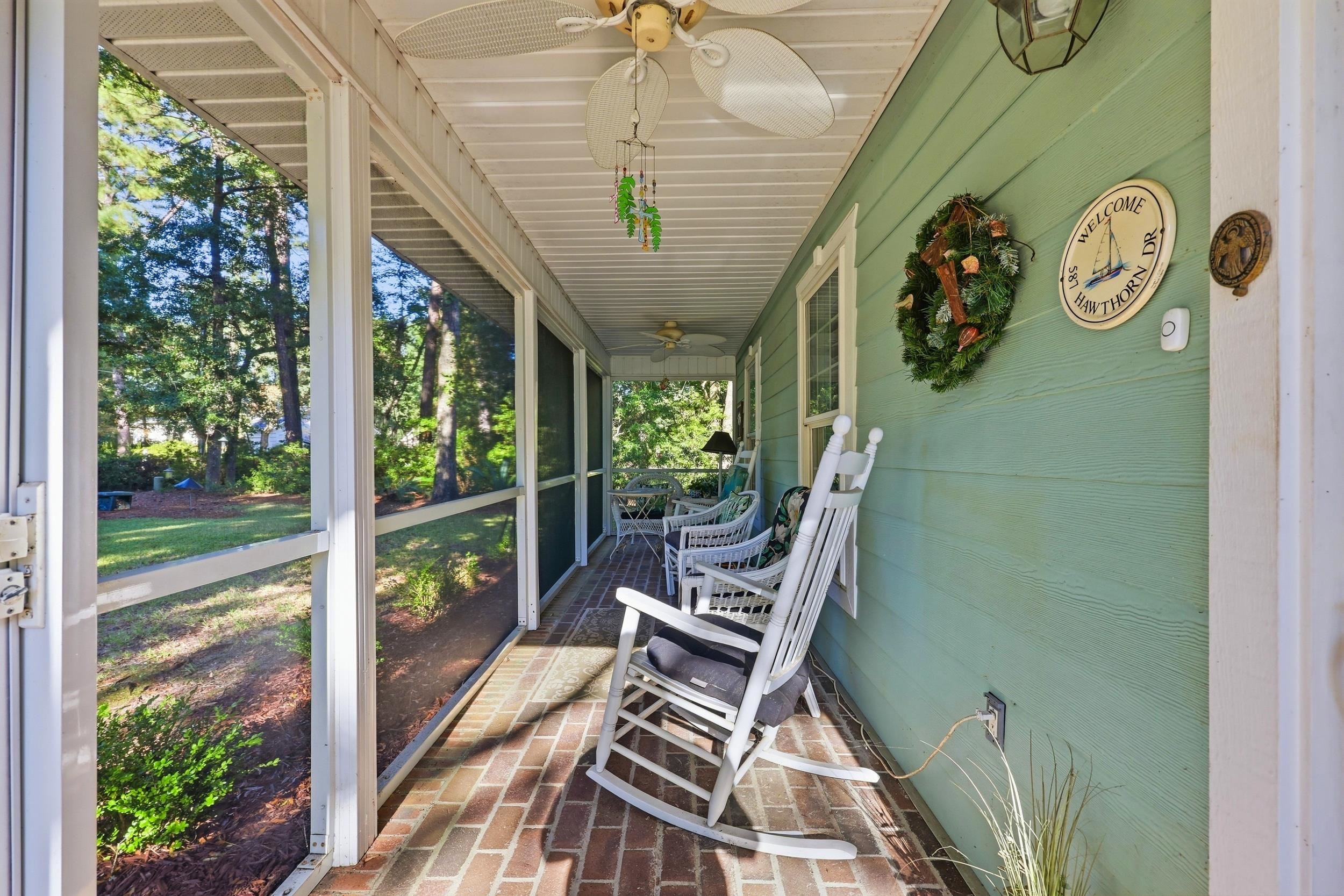 587 Hawthorn Dr.