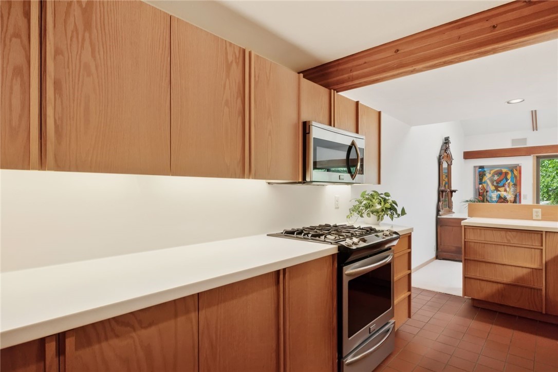 215 Eastbank Court N