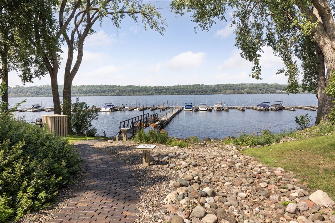 215 Eastbank Court N