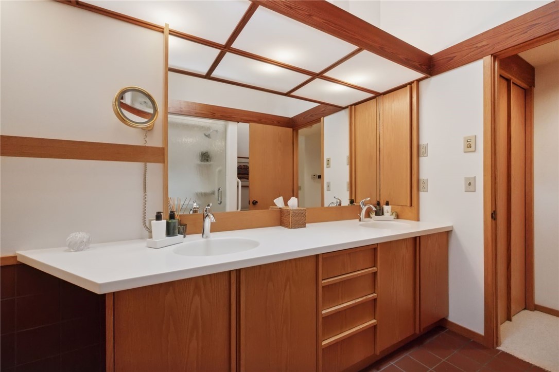 215 Eastbank Court N