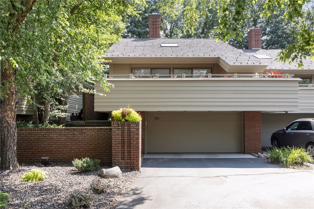 215 Eastbank Court N